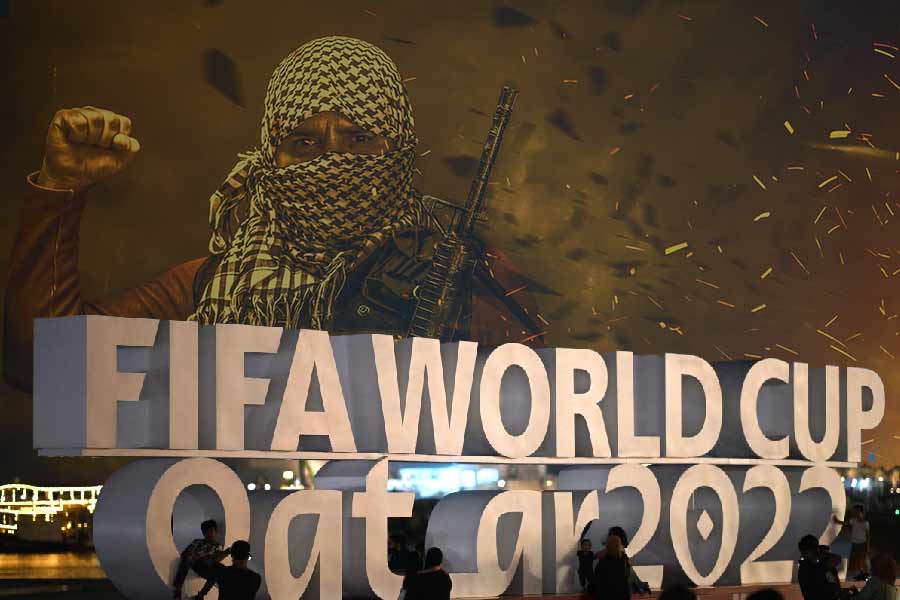 কাতারে আয়োজিত ফুটবল বিশ্বকাপ বর্জনের ডাক দিয়েছে আল কায়দা। জঙ্গি সংগঠনটি বিশ্বের সমস্ত ইসলাম ধর্মাবলম্বী মানুষকে এই বিশ্বকাপ থেকে দূরে থাকার পরামর্শ দিয়েছে।