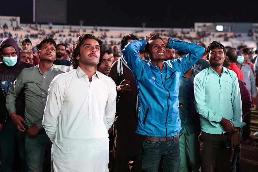 পশ্চিম এশিয়ায় আল কায়দার ইয়েমেন শাখার তরফে মুসলমানদের উদ্দেশে কাতার বিশ্বকাপ বয়কটের ডাক দেওয়া হয়েছে। সেই সঙ্গে বিশ্বকাপ কর্তৃপক্ষের তীব্র সমালোচনাও করেছে এই জঙ্গি সংগঠন।