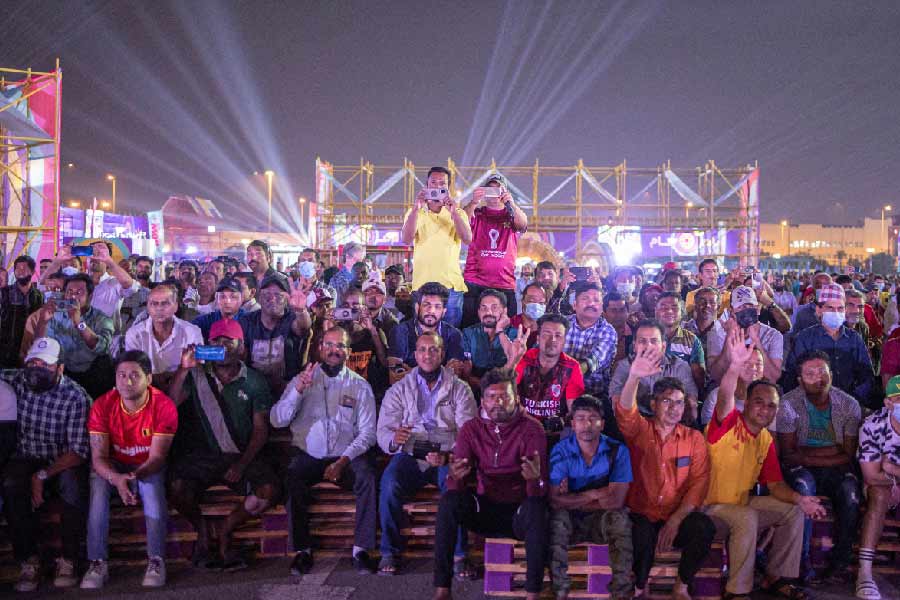 পশ্চিম এশিয়ার ছোট্ট দেশ কাতার। রাজতান্ত্রিক এই দেশের জনসংখ্যা ৩০ লক্ষের কিছু বেশি। দেশে যাঁরা থাকেন, তাঁদের বেশির ভাগই বিদেশি, কর্মসূত্রে এখানে থাকতে এসেছেন।