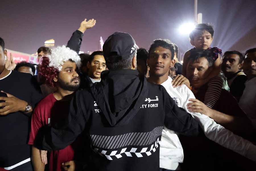 এখানেই শেষ নয়। বিশ্বকাপ ফুটবলকে আল কায়দা ‘মহম্মদের বিরুদ্ধে অশ্লীলতার প্রচার’ হিসাবে বর্ণনা করেছে। আল কায়দার এই মন্তব্যের পর বিশ্বকাপে হিংসার আশঙ্কা উড়িয়ে দিতে পারছেন না কেউ কেউ। যদিও কর্তৃপক্ষের দাবি, বিশ্বকাপে সব রকমের নিরপত্তা সুনিশ্চিত করা হয়েছে।