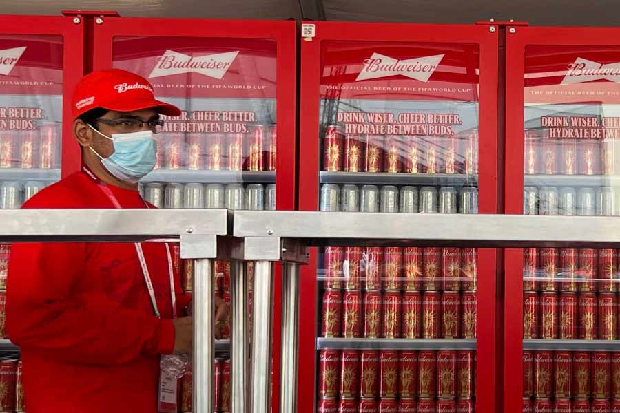 বস্তুত, বিয়ার প্রস্তুতকারক একটি সংস্থা এ বারের বিশ্বকাপে ফিফার সব থেকে বড় স্পনসর। তাই মদ বিক্রি বন্ধ হয়ে যাওয়ায় ফিফার ক্ষতি অনিবার্য। 