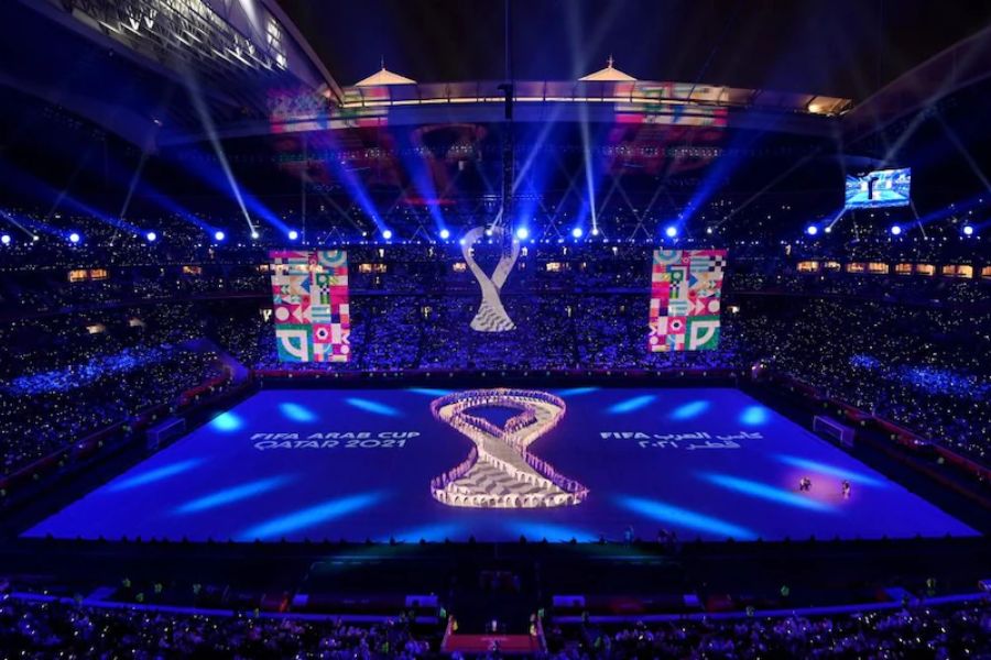 এ তো গেল ফুটবলারদের বিয়ের গল্প। ইতিমধ্যেই শুরু হয়ে গিয়েছে ফিফা বিশ্বকাপ। ব্যক্তিগত জীবনের মতোই এই প্রতিযোগিতাতেও তাঁদের নজরকাড়া পারফরম্যান্স দেখতে মুখিয়ে রয়েছেন আপামর ফুটবলপ্রেমী।   