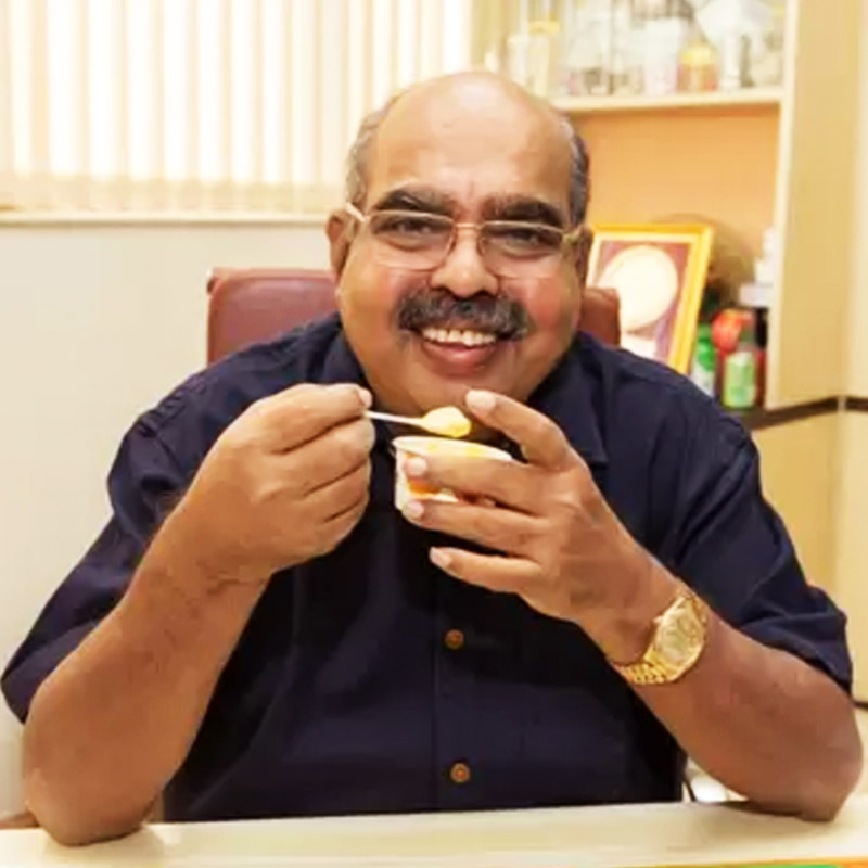 যেমন ভাবা, তেমন কাজ। আইসক্রিমের মধ্যে ফলের স্বাদ নিয়ে আসবেন, এমনটাই সিদ্ধান্ত নিলেন রঘুনন্দন।