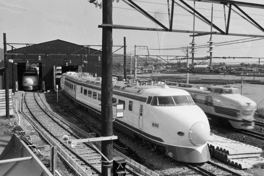 এক দল ইঞ্জিনিয়ার সেই সময় বুলেট ট্রেনকে আরও গতিশীল এবং আরও কার্যকর করার কাজে লেগে পড়েন। তাঁদের সামনে নতুন সমস্যা সমাধানের চ্যালেঞ্জ চলে এল। শব্দাঘাত কমানোর চ্যালেঞ্জ। 