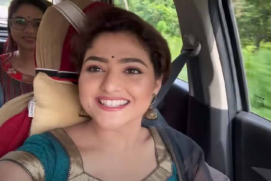 সেই সফরেও ঐন্দ্রিলার পাশাপাশি ছিলেন তাঁর প্রেমিক সব্যসাচী। ছিলেন দিদি এবং বন্ধুবান্ধবও।