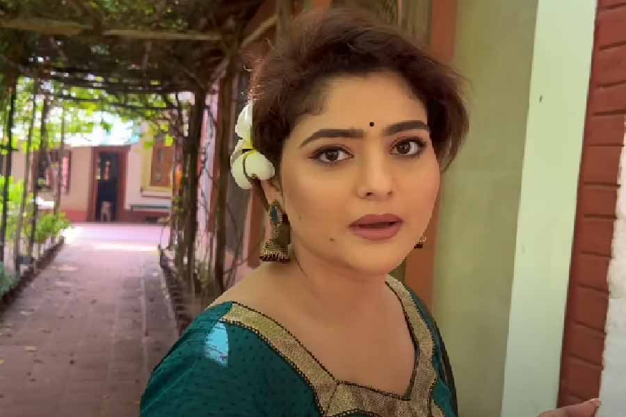 ঐন্দ্রিলা, সব্যসাচী এবং বন্ধুরা  মিলেই উপভোগ করেছিলেন বোলপুর সফরের আনন্দ।