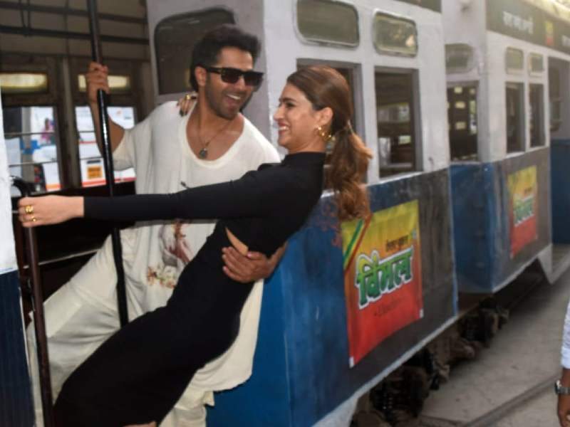 শহরে ছবির প্রচারে অন্য মুডে বরুণ ও কৃতি।