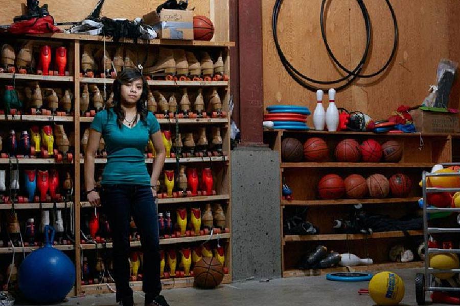 সব মিলিয়ে ৩১৮ জন বাসিন্দা এই বাগিচ টাওয়ারের। শহরের জনসংখ্যাও তার কাছাকাছিই। ভেনেসা জানিয়েছেন, ১৯৬৪ সালে এক বার বেশ বড় ভূমিকম্প হয়েছিল এই শহরে। তার পরে অনেকেই শহর ছেড়ে চলে যান।