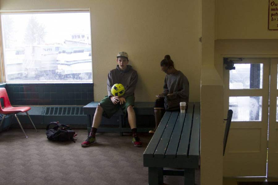 কিন্তু ভেনেসার দুঃখ একটাই। এই শহরে প্রেম করার সুযোগ নেই একেবারেই। ডেটে যাওয়াও এক রকম ‘স্বপ্ন’ই।  