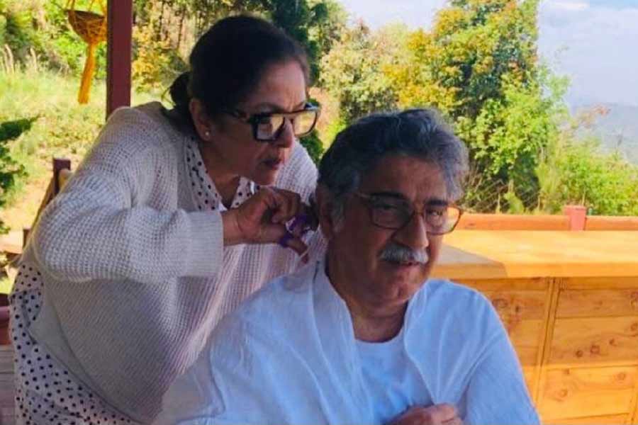 এক সময় নীনা এবং বিবেক আলাদা থাকতে শুরু করেছিলেন। তবে এখন আবার একসঙ্গেই থাকেন। এ নিয়ে নীনার মন্তব্য, ‘‘আমাদের মধ্যে আর প্রেম আছে বলে মনে করি না। তবে সন্তানদের জন্য আমাদের সিদ্ধান্ত নিতে হয়। আমার এবং বিবেকের বিশ্বাস এবং কর্তব্যের সম্পর্ক। এখন খুশিই আছি আমরা।’’  