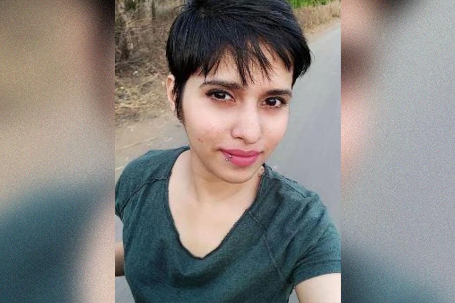 শ্রদ্ধার ব্যাঙ্ক অ্যাকাউন্ট থেকে কবে কত পরিমাণ টাকা তোলা হয়েছে, তার সম্পূর্ণ বিবরণও খতিয়ে দেখছে পুলিশ।