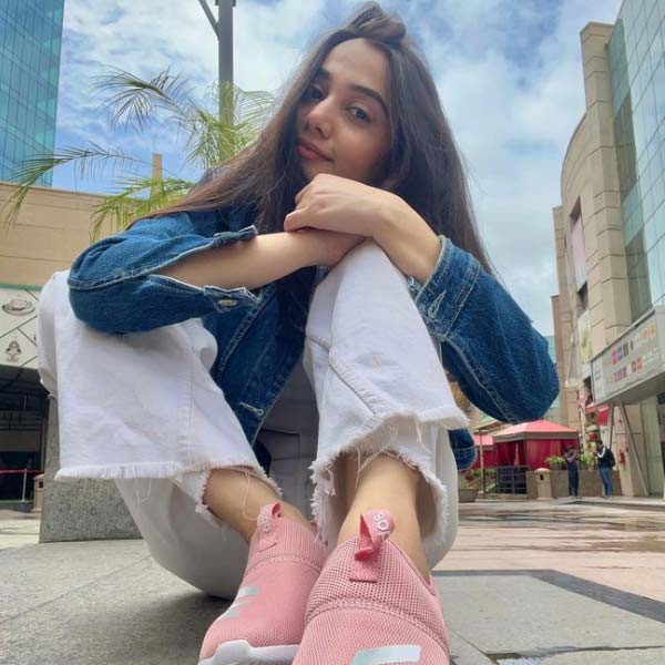 আসফি অন্যতম জনপ্রিয় ‘সোশ্যাল মিডিয়া স্টার’। ইউটিউব, ইনস্টাগ্রাম, টিকটকে বেশ সক্রিয় উরফির বোন।