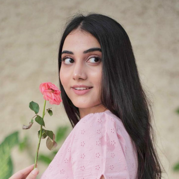 ইনস্টাগ্রামে যথেষ্ট জনপ্রিয় আসফি। তাঁর ইনস্টাগ্রাম অনুগামীর সংখ্যা ১ লক্ষ ১২ হাজার। টিকটকে তাঁর অনুগামীর সংখ্যা ১০ লক্ষেরও বেশি।