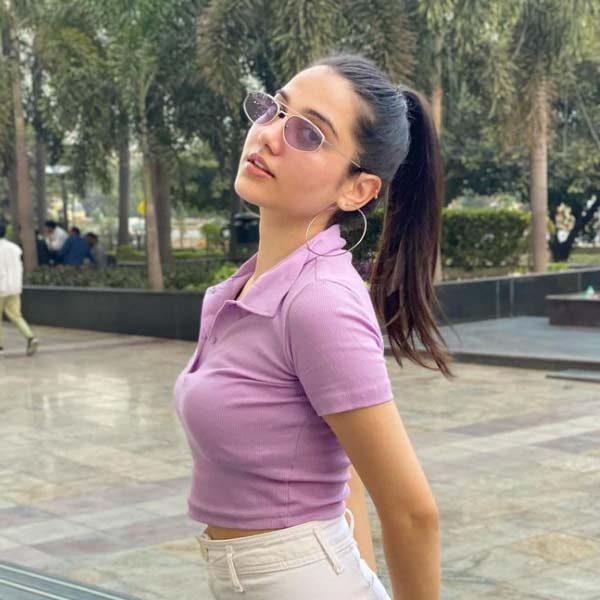 শুধু ইনস্টাগ্রাম বা টিকটকই নয়, ২০২০ সালে একটি মিউজ়িক ভিডিয়োতেও দেখা গিয়েছে আসফিকে।