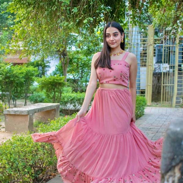 বেশ কয়েকটি ওয়েবসাইটে দাবি করা হয়েছে, আসফির মাসিক আয় ৫০-৬০ হাজার টাকা। মূলত মডেলিং, সমাজমাধ্যম থেকেই এই টাকা উপার্জন করেন আসফি।