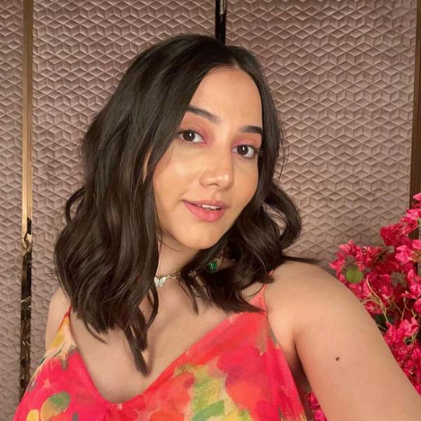 তিন বোনের মধ্যে আসফি ছোট। ব্লগ করতে খুব পছন্দ করেন আসফি। তাঁর প্রিয় রং কালো।