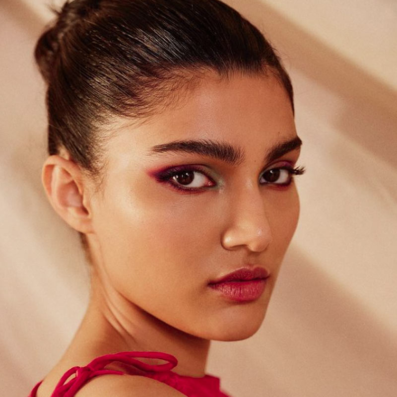 এ বার নাকি খবর পাকা! সত্যিই বলিউডের পর্দায় দেখা যাবে সলমনের বোনের মেয়েকে। তবে চলতি বছরে নয়, ২০২৩ সালে। তার জন্য শুটিংও শুরু করে দিয়েছেন অলিজে অগ্নিহোত্রী।  