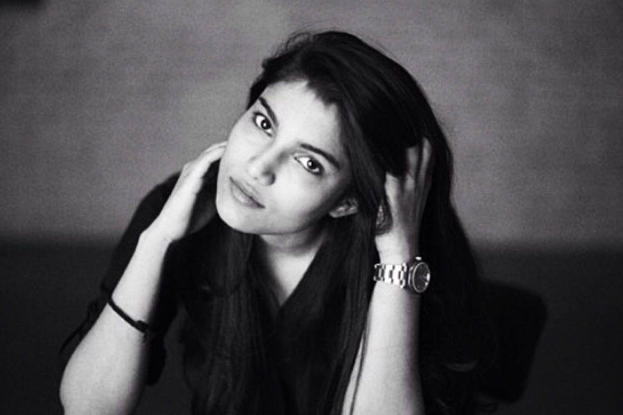 এ বার অলিজের অভিষেকের জল্পনা আরও জোরদার হয়েছে। বড় পর্দায় অভিষেকের আগে থেকেই অবশ্য তার প্রস্তুতি নিতে শুরু করেছিলেন অলিজে।