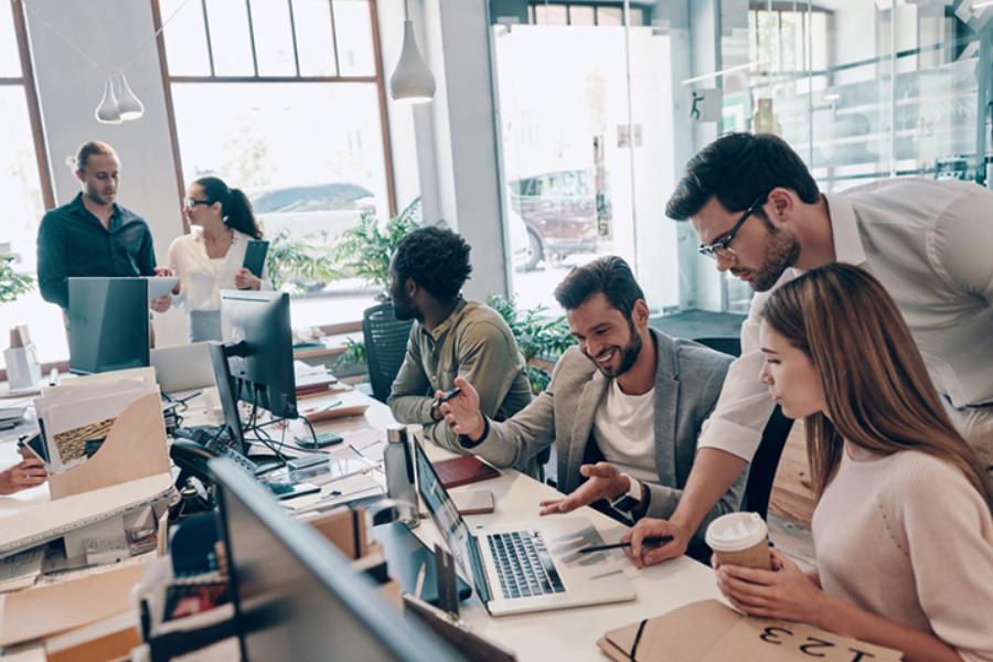 কর্মক্ষেত্রের নতুন মানুষরা আপনাকে কী চোখে দেখবেন, তা নিয়ে মনে একটা অস্বস্তি থেকেই যায়।