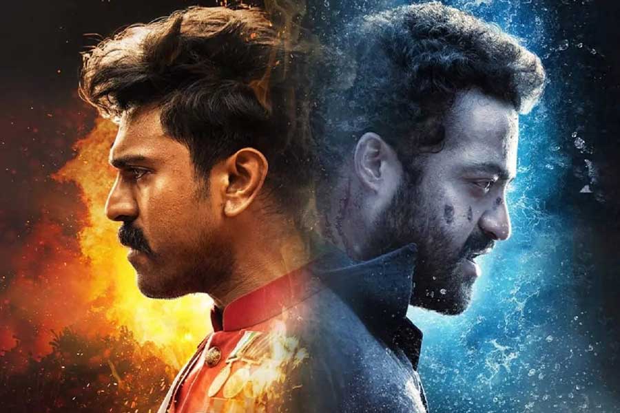 তাঁর গল্পনির্ভর শেষ ছবি ‘আরআরআর’ বক্স অফিসে ব্যবসা করেছিল ১২০০ কোটি টাকার। যদিও ছবিটি তৈরি হয়েছিল ৫৫০ কোটি টাকার বাজেটে। বিজয়প্রসাদ সেই আরআরআর-এরই সিক্যুয়েলের গল্প লেখার ঘোষণা করে সাংবাদিক বৈঠক ডেকেছিলেন।