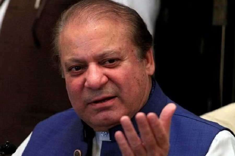 প্রাক্তন পাক প্রধানমন্ত্রী নওয়াজ শরিফ সে দেশের পঞ্চম ধনী ব্যক্তি। পাকিস্তানের বৃহত্তম রাজনৈতিক দল পাকিস্তান মুসলিম লিগ (এন)-এর নেতা নওয়াজ শুধু এক জন রাজনীতিবিদ নন, এক জন সফল শিল্পপতিও।