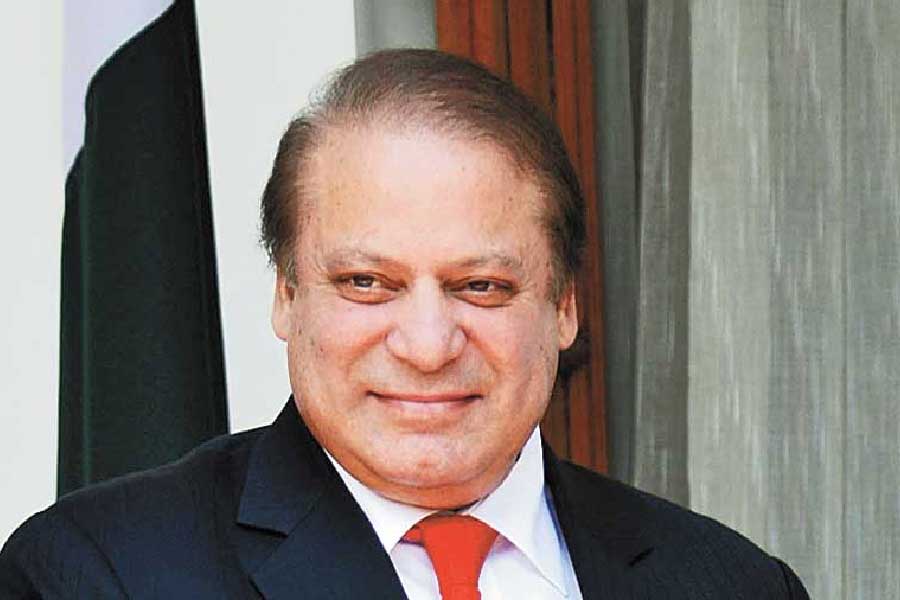 ইউনিট গোষ্ঠী, শরিফ এবং ইততেফাক গোষ্ঠীর মালিক শরিফের নওয়াজের মোট সম্পত্তির পরিমাণ ১১ হাজার ৪৪৮ কোটি টাকা। সে দেশের রাজনৈতিক পরিস্থিতির জেরে বর্তমানে দেশের বাইরেই আছেন তিনি। নওয়াজের ভাই শাহবাজ শরিফ পাকিস্তানের বর্তমান প্রধানমন্ত্রী।