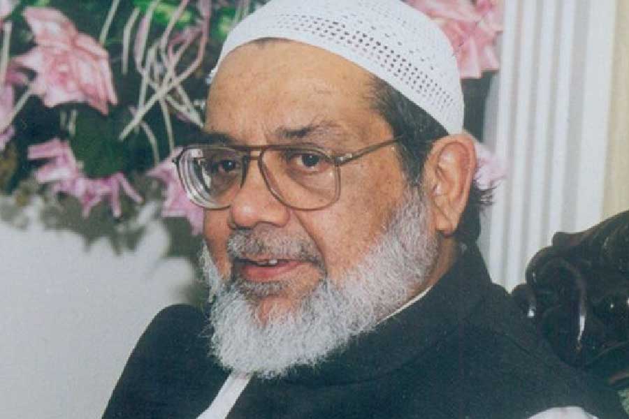 ইসলামাবাদ, করাচি এবং দুবাইয়ে সোনার ব্যবসা রয়েছে ইয়াকুবের। তাঁর মোট সম্পত্তির পরিমাণও প্রায় ৮ হাজার কোটি।