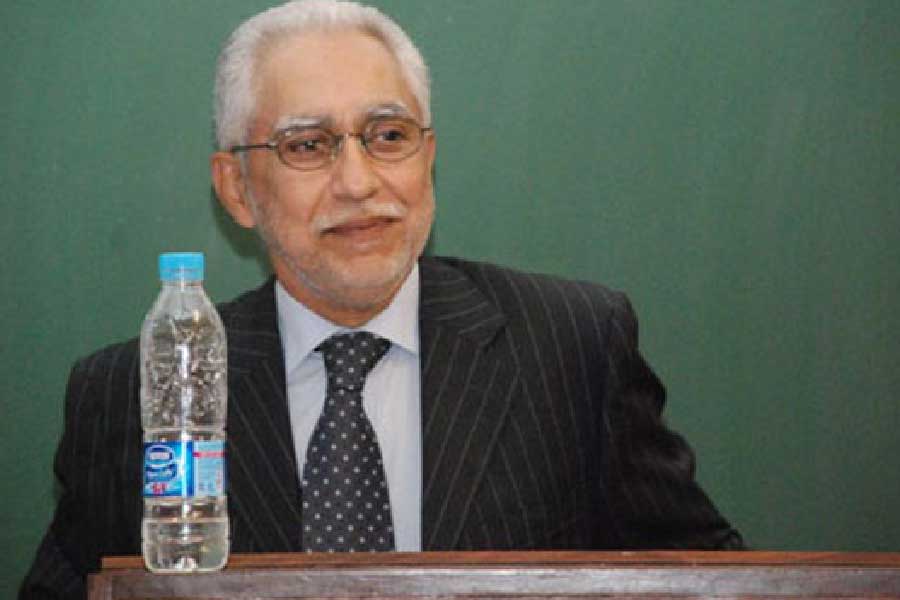 সাইগল গোষ্ঠী, কোহিনুর টেক্সটাইল মিলস, পাক ইলেকট্রন লিমিটেড, সাইগল মোটরস, সাজিল মোটরসের মতো একাধিক ব্যবসা রয়েছে তারিকের।