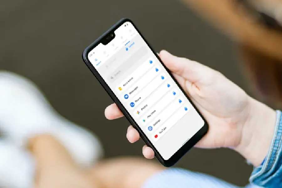অ্যাপ নামানোর পর সেখানে অনুমোদনের জন্য আধার, ই-মেল আইডি, ফোন নম্বর দিতে হবে। এর পরই ওই এক বার ব্যবহারের অথেন্টিকেশন (ওয়ান টাইম অপারেটর অথেন্টিকেশন) বা অনুমোদন দেওয়া হবে।