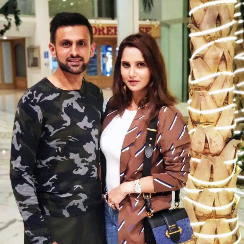 রসবোধ নিয়েও দু’জনকে প্রশ্ন করা হয়েছিল। দু’জনেই দাবি করেন যে, তাঁদের রসবোধ বেশি। তবে মজা করে সানিয়া বলেন, ‘‘শোয়েবের রসবোধ ও ছাড়া আশপাশের কেউই বোঝে না।’’