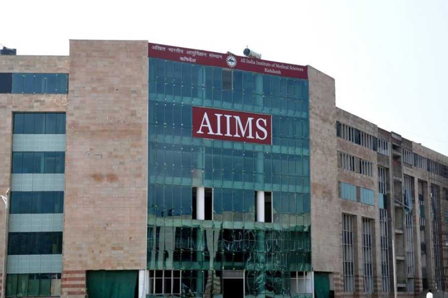 মাদকাসক্তিতে কাশ্মীর যে এখন পঞ্চম স্থানে, সেই হিসাব দিয়েছে খাস এমসের মাদকাসক্তির চিকিৎসা কেন্দ্র। তাদেরই করা সমীক্ষায় উঠে এসেছে ওই তথ্য। এমস জানিয়েছে, কাশ্মীরে মাদক ব্যবহারকারীদের মধ্যে ৯৫ শতাংশই হেরোইনের নেশায় আক্রান্ত। 