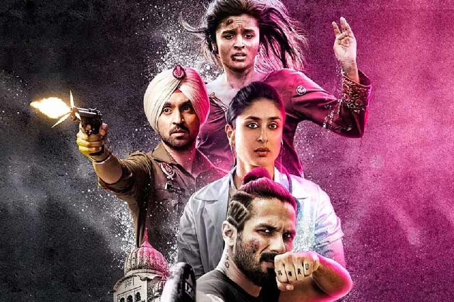 একই সঙ্গে দেখানো হয়েছিল, কী ভাবে পাক সীমান্তবর্তী পঞ্জাবে,  সীমান্ত পেরিয়ে ছুড়ে দেওয়া হচ্ছে কোটি কোটি টাকার ড্রাগের প্যাকেট। যা হাতে পেয়ে ভেসে যাচ্ছেন পঞ্জাবের তরুণ-তরুণীরা।