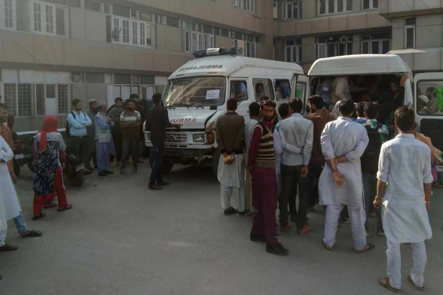 যে সমীক্ষায় এই তথ্য উঠে এসেছে তাতে কাশ্মীরের মাদকাসক্তি ছাড়ানোর কেন্দ্র শ্রীনগরের এসএমএইচ এস হাসপাতালের একটি তথ্যও প্রকাশ করা হয়েছে। যা বেশ ভয় পাওয়ানোর মতো।