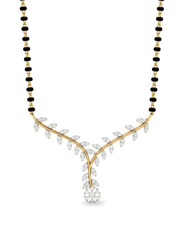 লিফ স্টাইল লং মঙ্গলসূত্র: যদি মঙ্গলসূত্রকেই গলার মূল অলঙ্কার করে তুলতে চান, মুশকিল আসান হতে পারে এই ডিজাইন। গলা জুড়ে এতে সুন্দর জমকালো পাতার নকশা। 