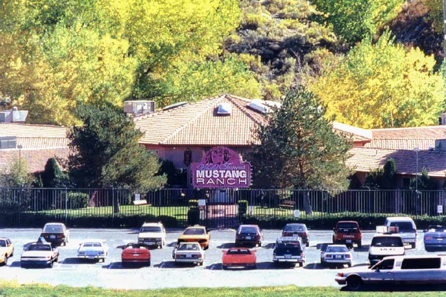 মাস্টাং র‌্যাঞ্চের ভূতুড়ে কাণ্ডকারখানার কথা স্বীকার করে নেন অনেকেই। এই যৌনপল্লিতে কর্মরত এক তরুণী জানিয়েছেন,  মাস্টাং র‌্যাঞ্চের সবচেয়ে ভূতুড়ে ঘরটি হল বি১। কী হয়েছে সেখানে? 