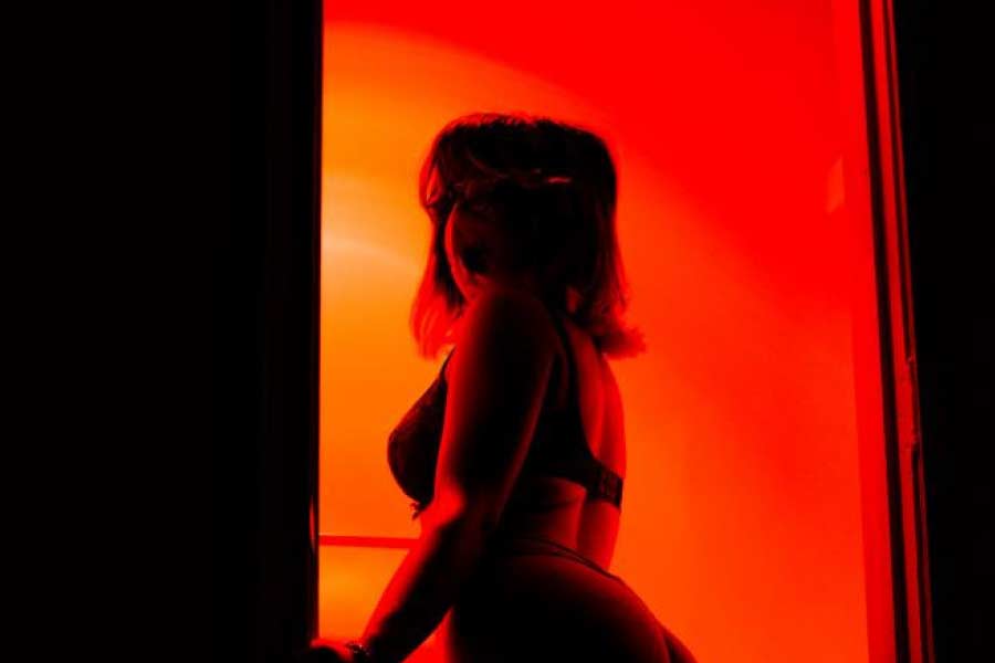 মাস্টাং র‌্যাঞ্চ শুধু যে যৌন চাহিদা পূরণের উদ্দেশ্যেই নারী-পুরুষ নির্বিশেষে ভিড় জমান, তা নয়। কেউ কেউ আসেন শুধু মাত্র সঙ্গী খুঁজতে। বন্ধুত্ব পাতিয়ে কিছু ভাল সময় কাটানোর জন্য এই যৌনপল্লিতে আসেন অনেকে। 