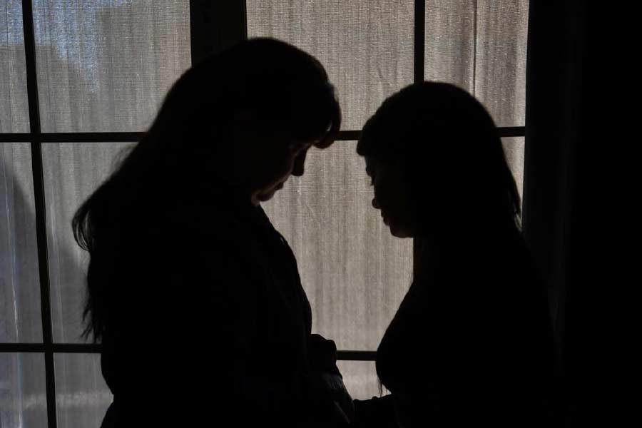 যৌনপেশাকে আঁকড়ে বিশ্বের নানা প্রান্ত থেকে মাস্টাং র‌্যাঞ্চ চলে আসেন মহিলারা। তাঁরা তাঁদের রোজগারের ৫০ শতাংশ কর্তৃপক্ষকে দিয়ে দেন। পরিবর্তে মেলে নিশ্চিন্ত আশ্রয়, স্বাধীন জীবনযাপন।