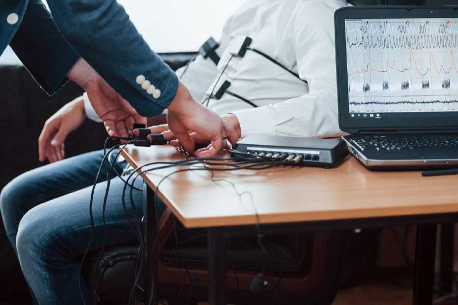 পরে এই লেখচিত্র বিশ্লেষণ করে দেখা হয় যে, অভিযুক্ত মিথ্যা কথা বলছেন না সত্যি কথা বলছেন।