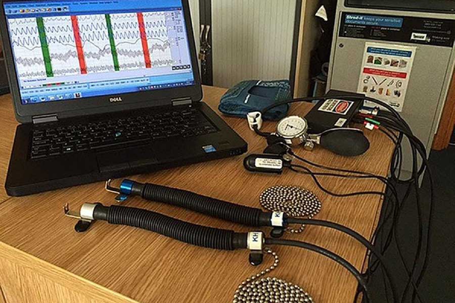 পরবর্তী কালে আমেরিকার মনোবিজ্ঞানী উইলিয়াম মার্স্ট্রন ১৯১৪ সালে এবং ক্যালিফোর্নিয়ার পুলিশ অফিসার জন লারসন ১৯২১ সালে এই নিয়ে আরও পরীক্ষা শুরু করেছিলেন।