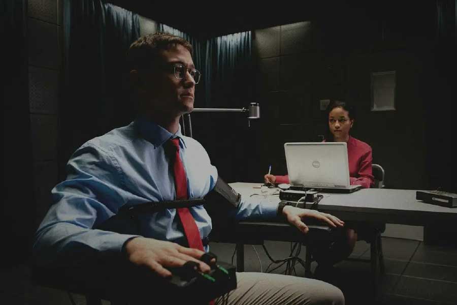 পলিগ্রাফ পরীক্ষার ফলাফলকে কোনও ভাবেই ‘স্বীকারোক্তি’ হিসাবে বিবেচনা করা যায় না। তবে পরীক্ষা চলাকালীন নতুন কোনও তথ্য তদন্তকারীদের হাতে এলে তা তাঁরা আদালতে প্রমাণ হিসাবে পেশ করতে পারেন।