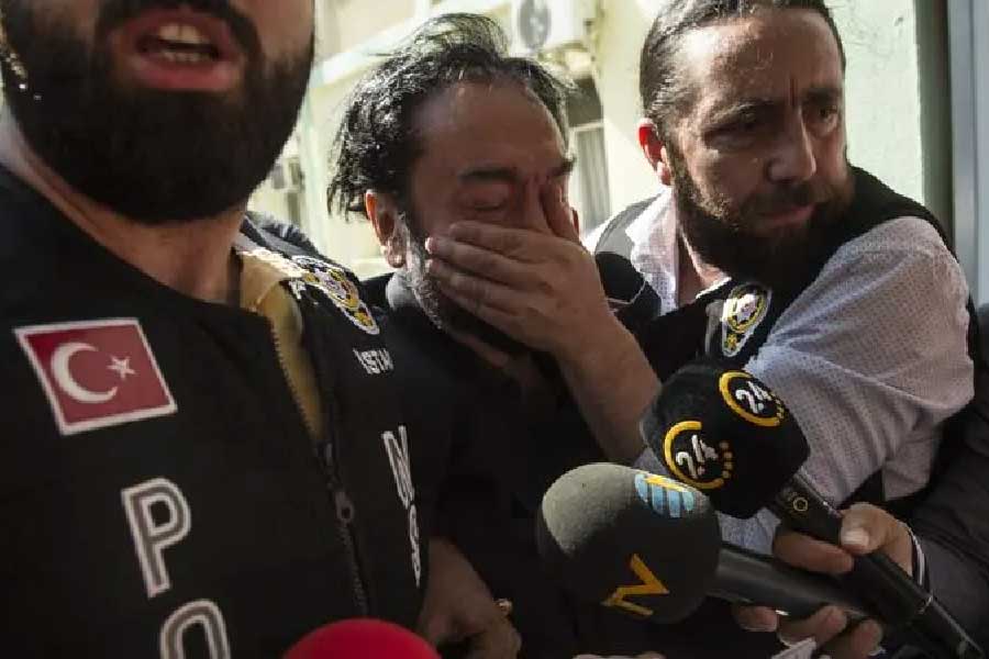 ২০১৭ সালেও ফের তল্লাশি চালায় পুলিশ। তখন ওক্তার কোনও রকমে পুলিশের নাগাল থেকে পালিয়ে যান। তাঁর খোঁজে তল্লাশি জারি রাখে পুলিশ।