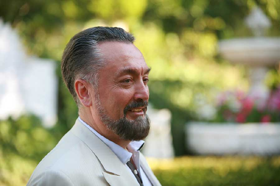 অবৈধ ভাবে সংগঠন চালানো, শিক্ষা এবং যৌন অধিকার লঙ্ঘন, ব্যক্তিগত তথ্য চুরি, চরবৃত্তি-সহ নানা অভিযোগে এ বছরের ১৭ নভেম্বর ওক্তারকে ৮,৬৫৮ বছরের কারাদণ্ড দিয়েছে তুরস্কের আদালত। 