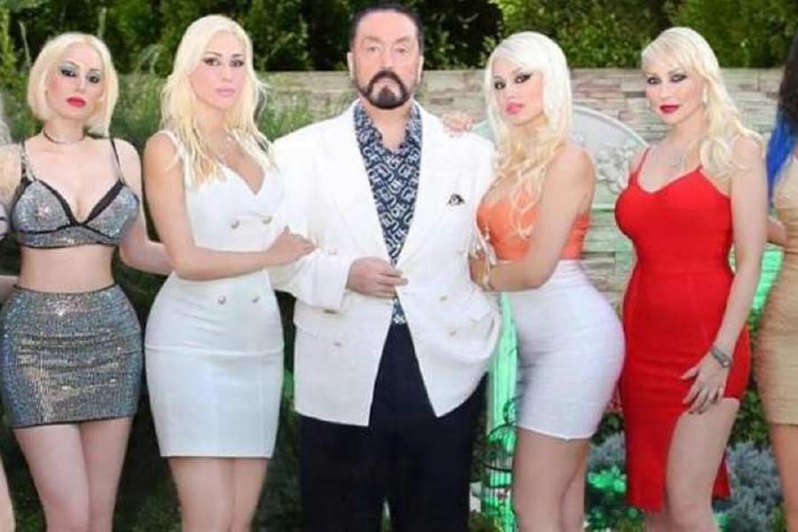 ওক্তার হলেন তুরস্কের ইতিহাসে দ্বিতীয় ব্যক্তি যাঁকে এত বড় সাজা দিল আদালত। এর আগে তুরস্কেরই এক ব্যক্তিকে ৯,৮০৩ বছরের জন্য সাজা দিয়েছিল আদালত।