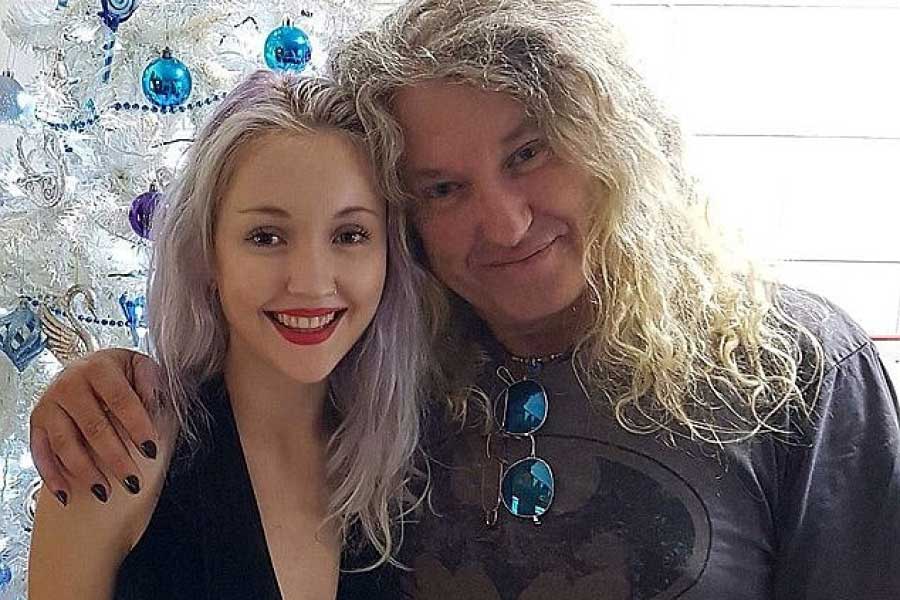 রাজবিন্দরের খোঁজে পঞ্জাবের গ্রামে কার্যত আদাজল খেয়ে পড়েছিল পুলিশ। সেখানে তাঁর বাবা-মা এখনও জীবিত। তাঁরা চাষবাস করেন। তবে ২০১৮ সালের পর থেকে তাঁদের সঙ্গে ছেলের আর দেখা হয়নি।