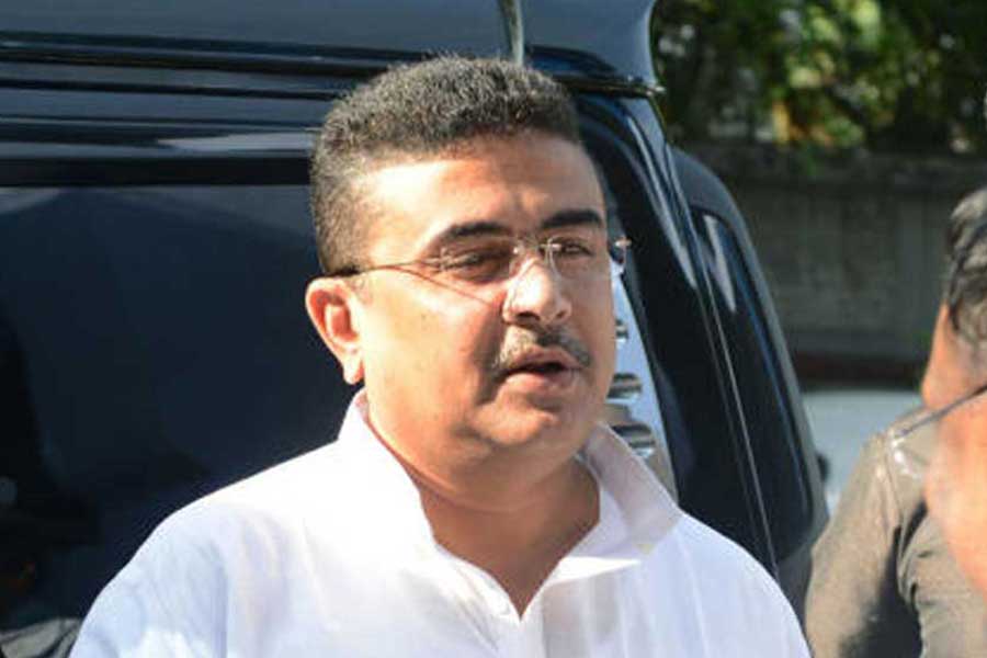 শুভেন্দু আরও জানান, মুখ্যমন্ত্রী তাঁদের সকলকে চা খেতে বলেছিলেন। কিন্তু বিধানসভায় অধিবেশন চলায় মুখ্যমন্ত্রীর সঙ্গে তাঁদেরও ব্যস্ততার কারণে চা খাওয়া হয়নি। 