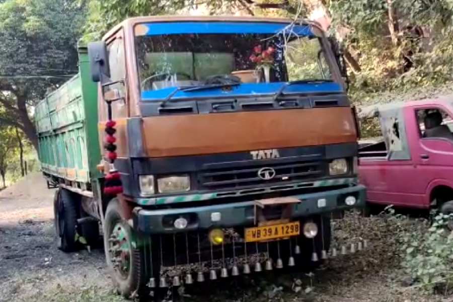 Coal smuggling in brick trucks! Police have achieved great success in conducting raids in Birbhum dgtld