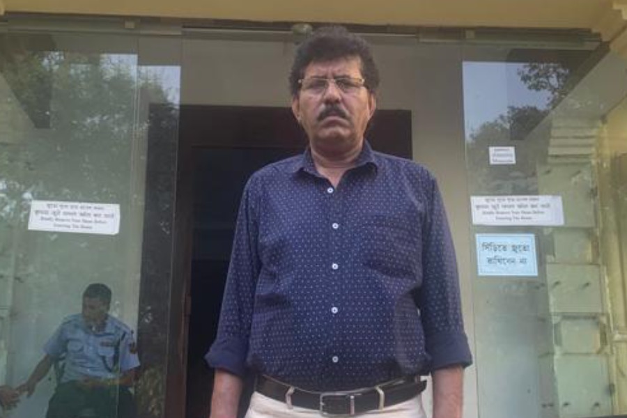 আর্জেন্টিনা এবং মেসির খেলা দেখার জন্য শুক্রবার কাতার গেলেন উত্তম সাহা।