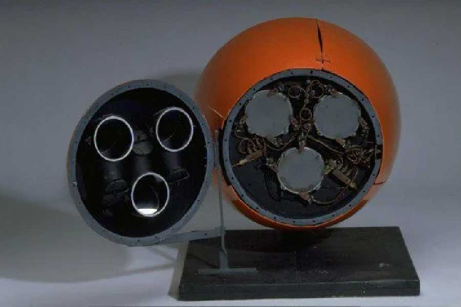 ‘ন্যাশনাল রিসার্চ ডিফেন্স কমিটি’ স্কিনারের এই প্রকল্প নিয়ে প্রথমে সন্দেহ প্রকাশ করলেও তাঁর আত্মবিশ্বাস দেখে ওই কমিটির সদস্যরা তাঁকে ২৫ হাজার ডলার (বর্তমান ভারতীয় টাকায় প্রায় ২১ লক্ষ টাকা) মঞ্জুর করেন। 