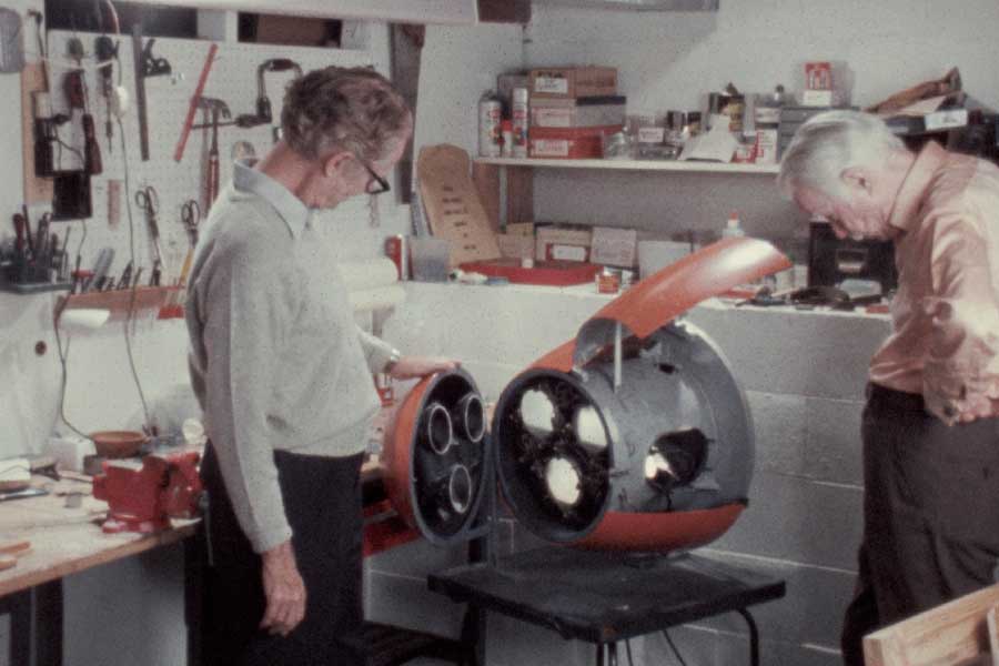 তবে এই প্রকল্প শুরুর প্রথম থেকেই স্কিনার জানতেন যে, তাঁর পরিকল্পনা যদি নির্ভুল ভাবে প্রয়োগ করতে হয়, তা হলে পায়রাদের সঠিক প্রশিক্ষণ দেওয়া অত্যন্ত প্রয়োজনীয়।