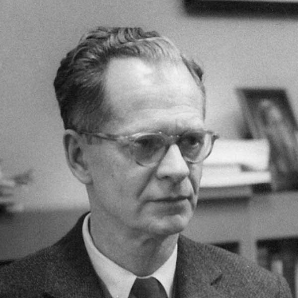  ১৯৫৪ সালে স্কিনারের তৈরি করা যন্ত্র হার্ভার্ড বিশ্ববিদ্যালয়েও অঙ্ক শেখানোর কাজে ব্যবহার করা শুরু হয়। ১৯৫৭ সালে তিনি শিক্ষার্থীদের প্রাকৃতিক বিজ্ঞান শেখানোর জন্যও একটি যন্ত্র তৈরি করেন।